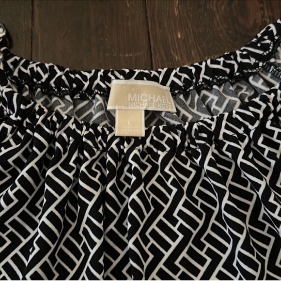 MICHAEL by Michael Kors Geometric Cold Shoulder Blouse - Picture 4 of 8